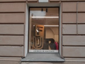 Cardboard shop window (photo and drawings)